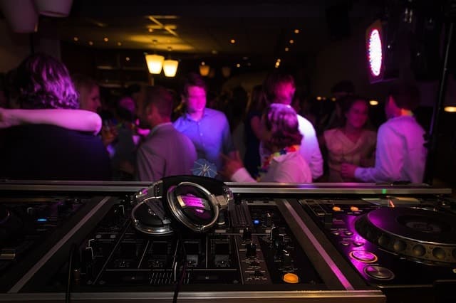 Frauen im Club ansprechen